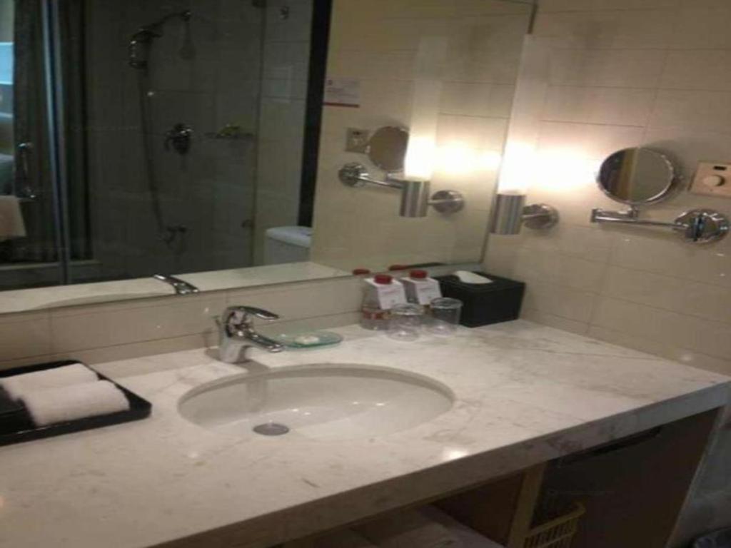 Ramada Plaza Shenyang Citycenter Екстер'єр фото